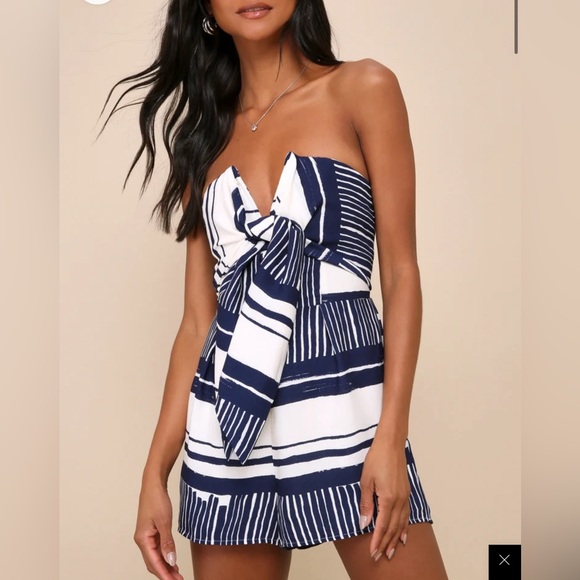 Lulus 

NWOT Delphi Blue and White Striped Tie-Front Strapless Romper XL - Picture 2 of 4